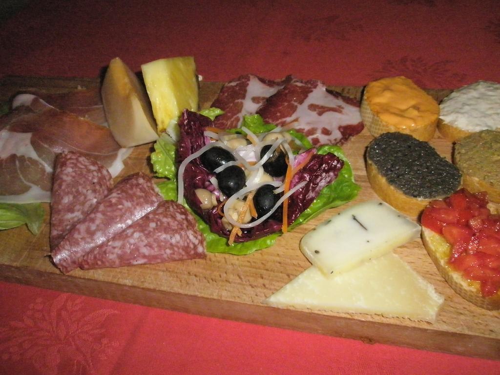 Albergo Ristorante Montecucco Da Tobia Sigillo Εξωτερικό φωτογραφία
