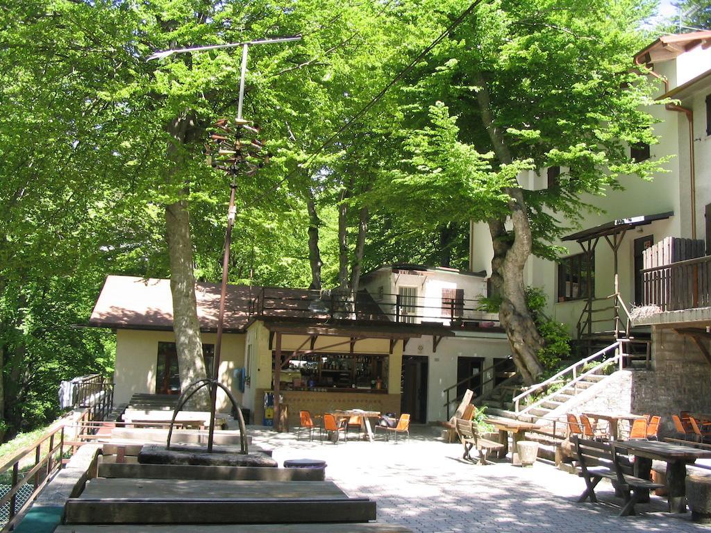 Albergo Ristorante Montecucco Da Tobia Sigillo Εξωτερικό φωτογραφία