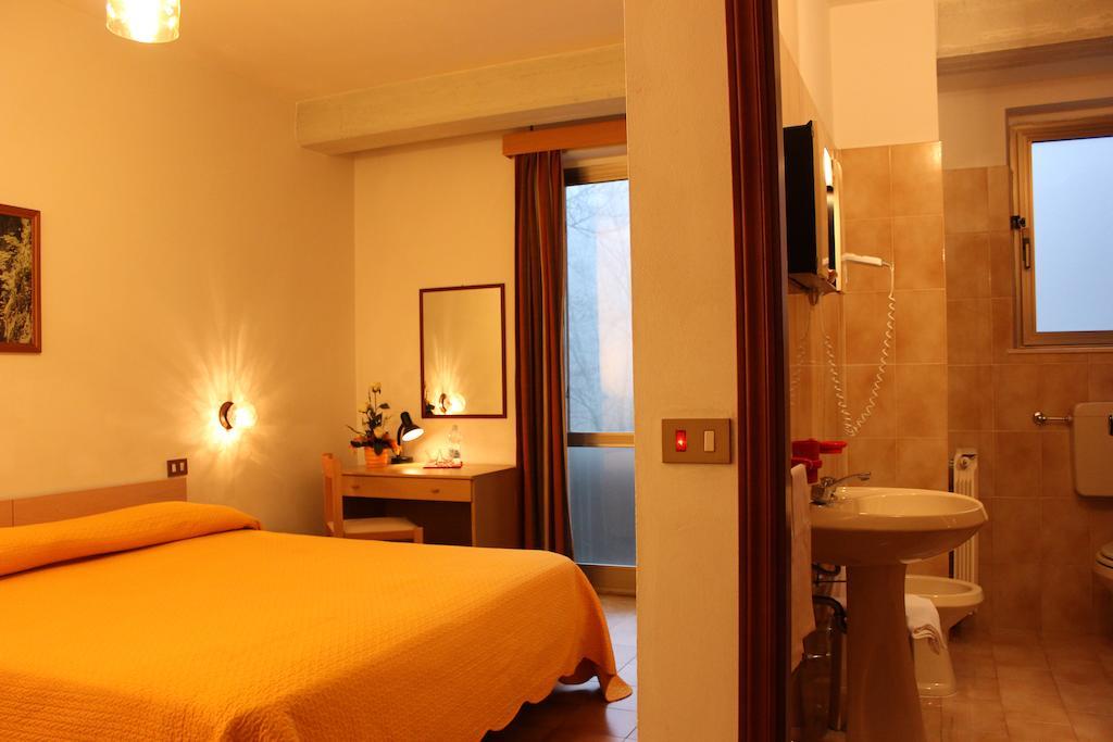 Albergo Ristorante Montecucco Da Tobia Sigillo Δωμάτιο φωτογραφία